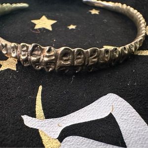 VERAMEAT - SPINE CUFF